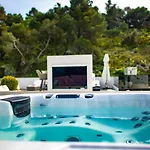 Luxury Hills Villa *