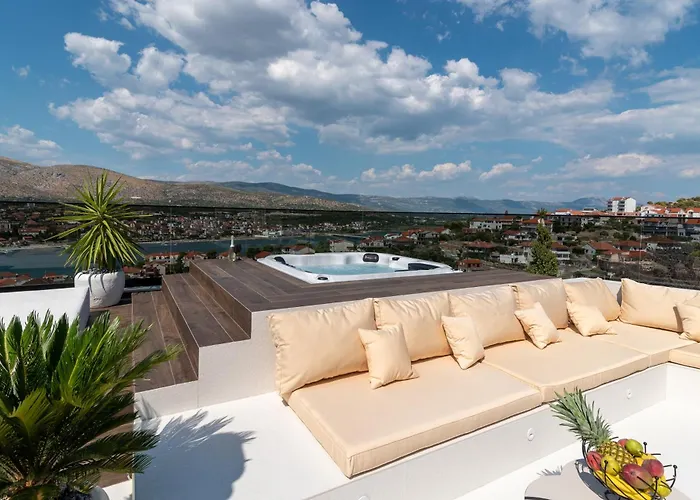 Luxury Hills Willa *