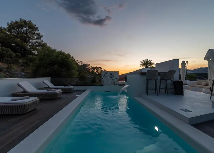 Luxury Hills *