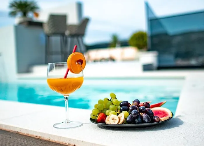 Luxury Hills Willa *