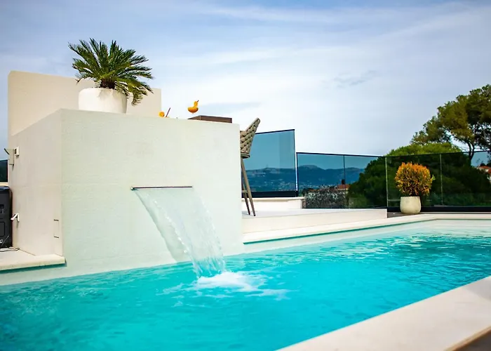 Luxury Hills Willa *