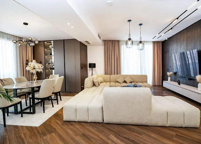 Luxury Hills *