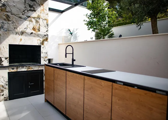 Luxury Hills Willa *