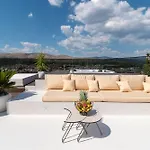 Luxury Hills * Traù