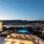 Luxury Hills * Traù