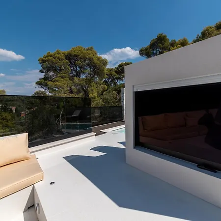 فيلة Luxury Hills تروغير