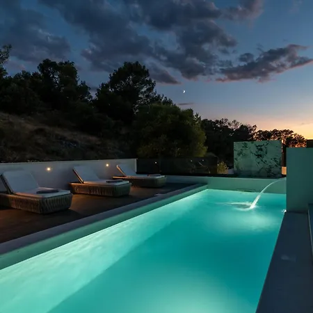 Luxury Hills تروغير