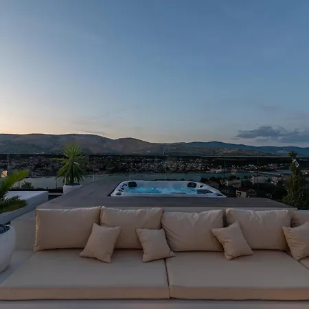 فيلة Luxury Hills *