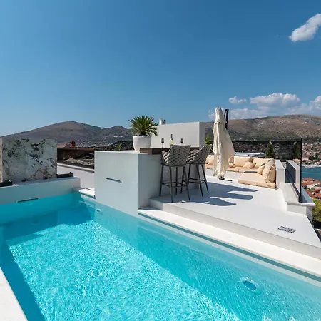 فيلة Luxury Hills