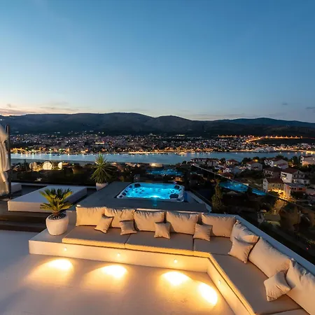 Luxury Hills Vila