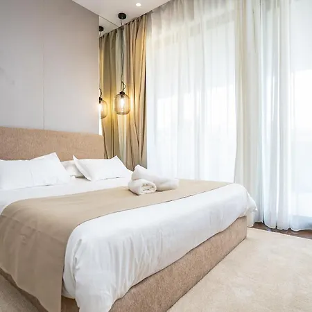 Luxury Hills فيلة
