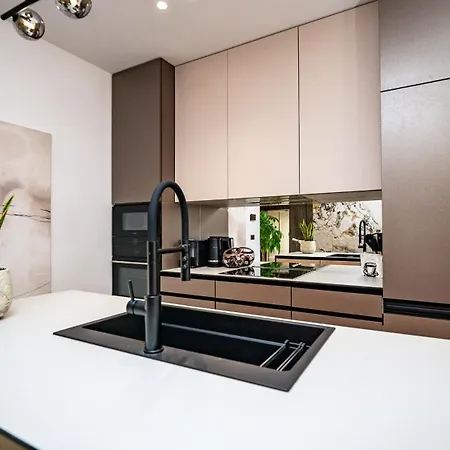Luxury Hills تروغير