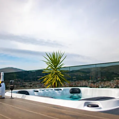 فيلة Luxury Hills تروغير