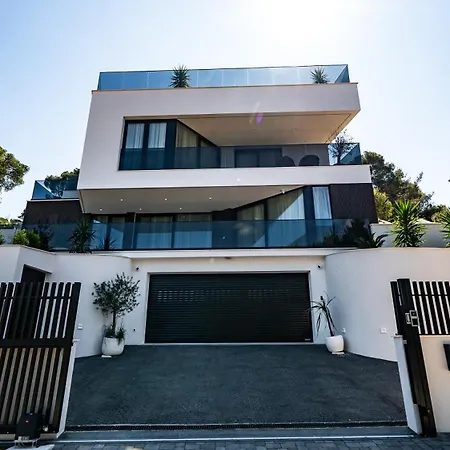 Luxury Hills فيلة تروغير