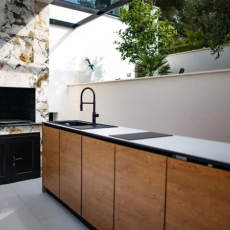 Luxury Hills Vila *
