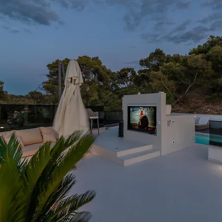 Luxury Hills Villa *
