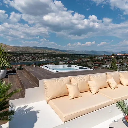 Luxury Hills Villa *