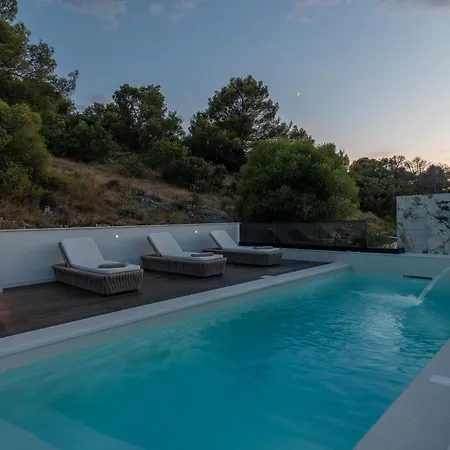 Luxury Hills *
