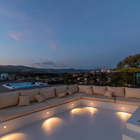 Luxury Hills