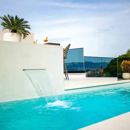 Luxury Hills Villa *