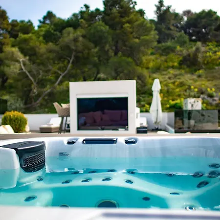 Luxury Hills Villa *
