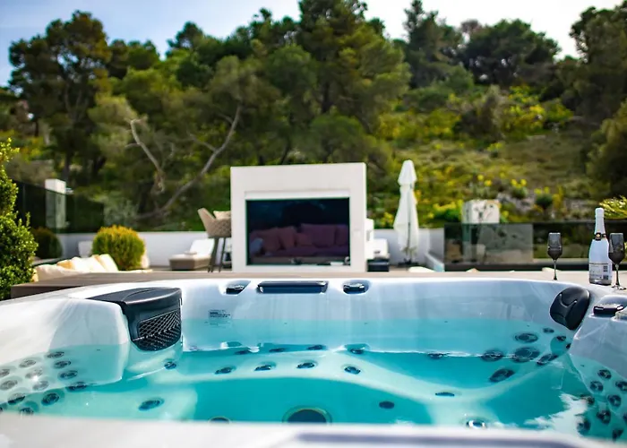 Luxury Hills Villa *